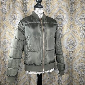 Forever 21 Green Puffer Jacket - Size Small